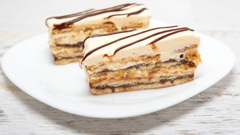 Prăjitura Cu Cremă De Vanilie Și Ciocolată –  Sublimă!